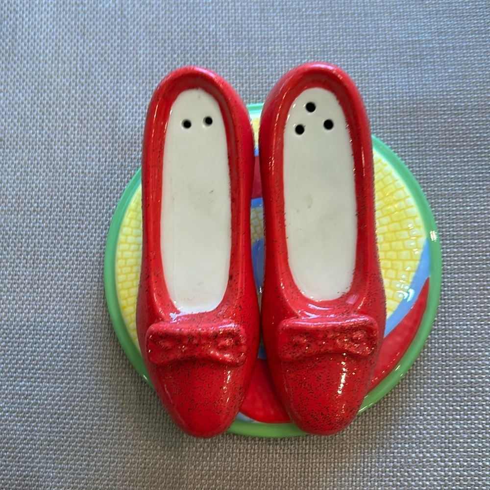 Wizard of Oz salt and pepper shakers